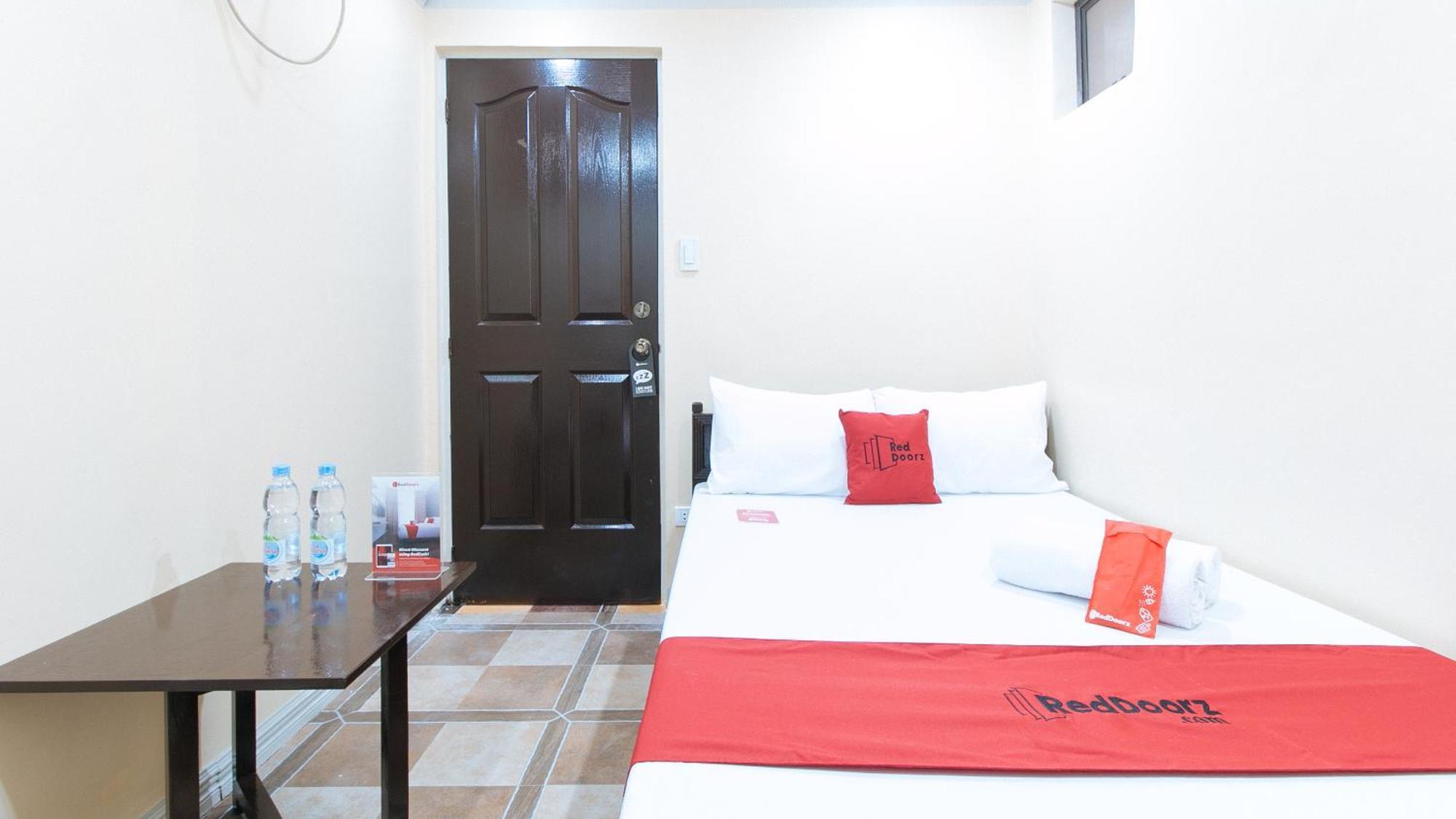 Reddoorz Plus At Canley Residential Pasig City Экстерьер фото