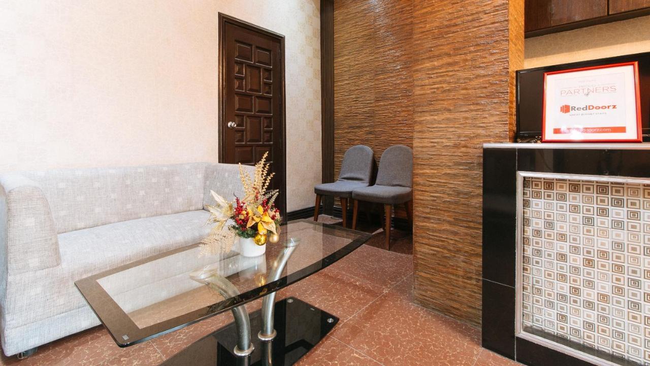 Reddoorz Plus At Canley Residential Pasig City Экстерьер фото